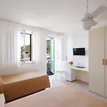 Dino 3*